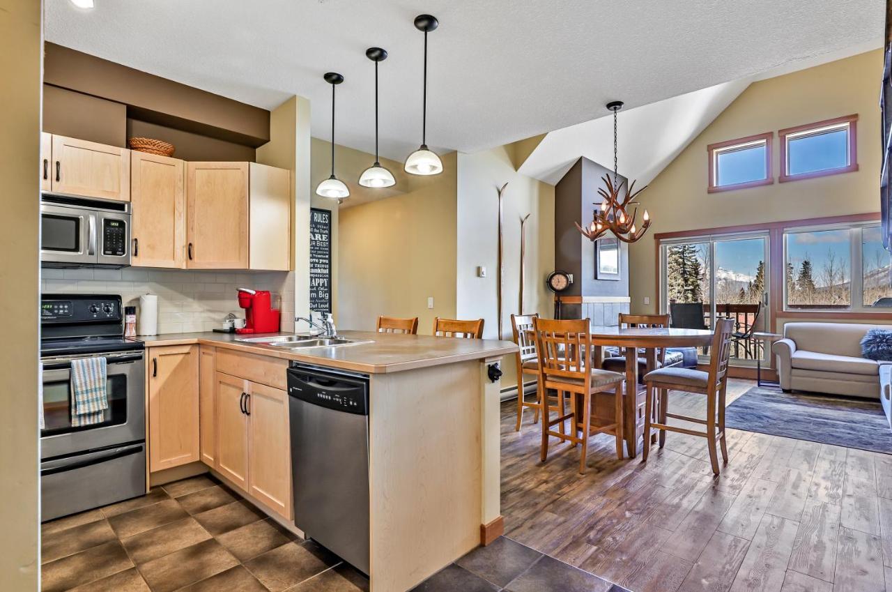 캔모어 Spectacular Mountain View Corner Unit Pool Hot Tub Park Pass 아파트 외부 사진