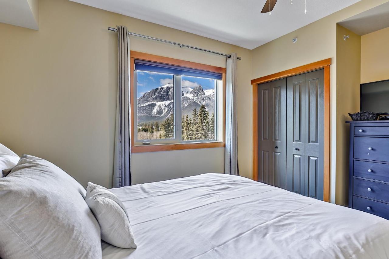 캔모어 Spectacular Mountain View Corner Unit Pool Hot Tub Park Pass 아파트 외부 사진